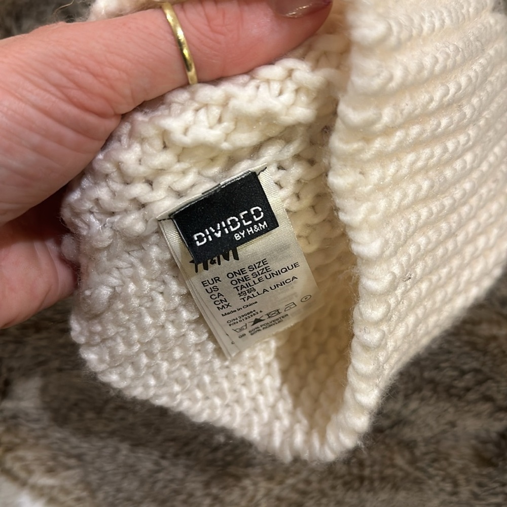 H&M & Neff beanies - Picture 3 of 4
